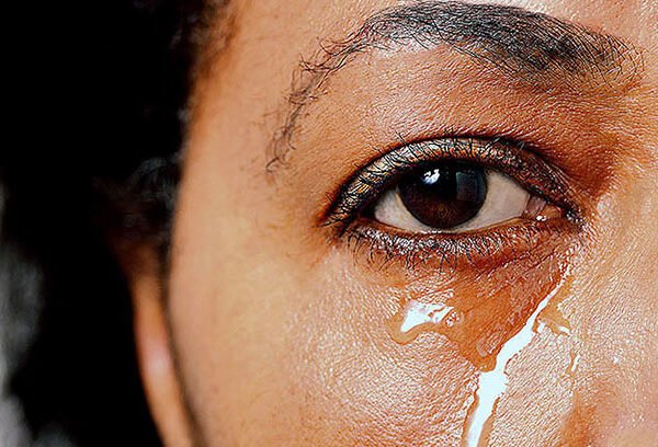 آب ریزش چشم