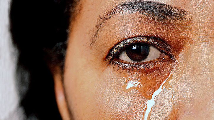 آب ریزش چشم