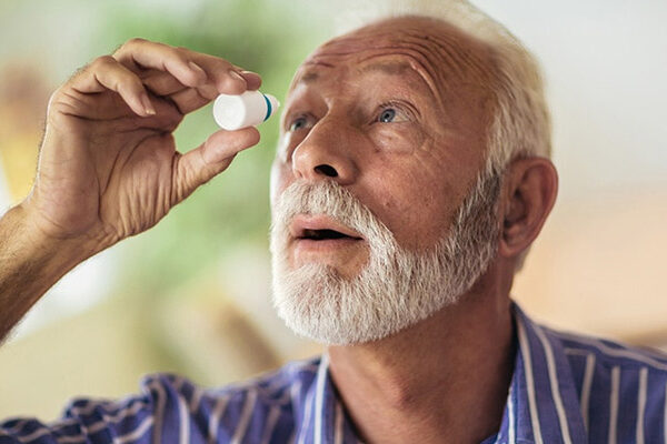 چشم مصنوعی در سالمندان