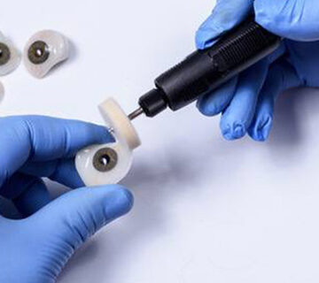 پولیش چشم مصنوعی