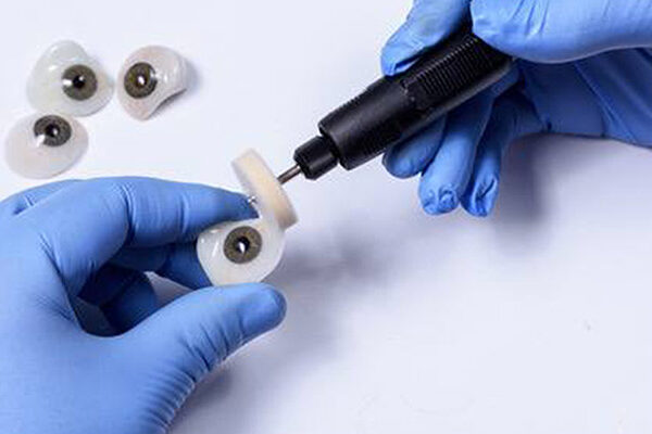 پولیش چشم مصنوعی